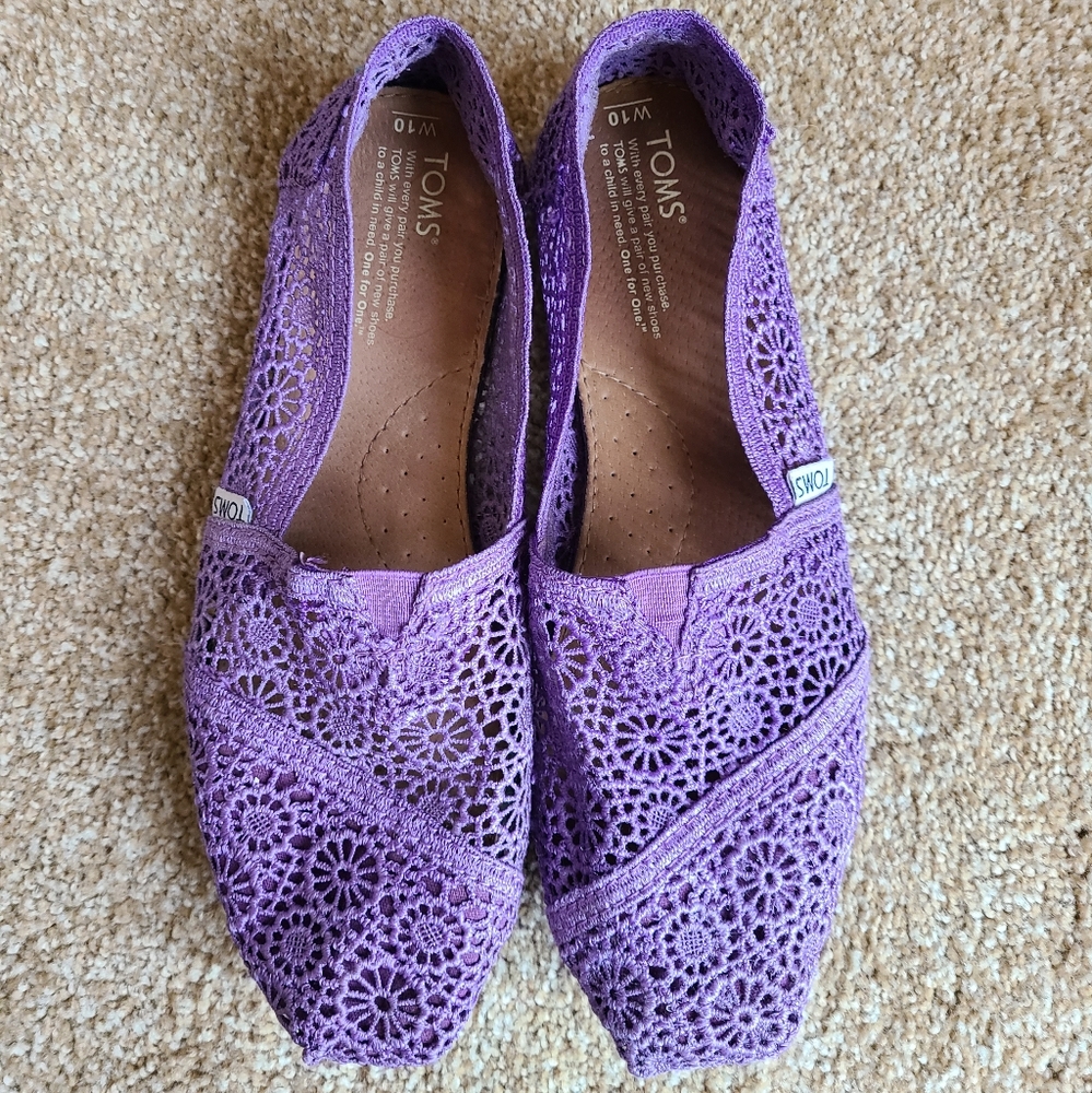 Toms shoes, size 10